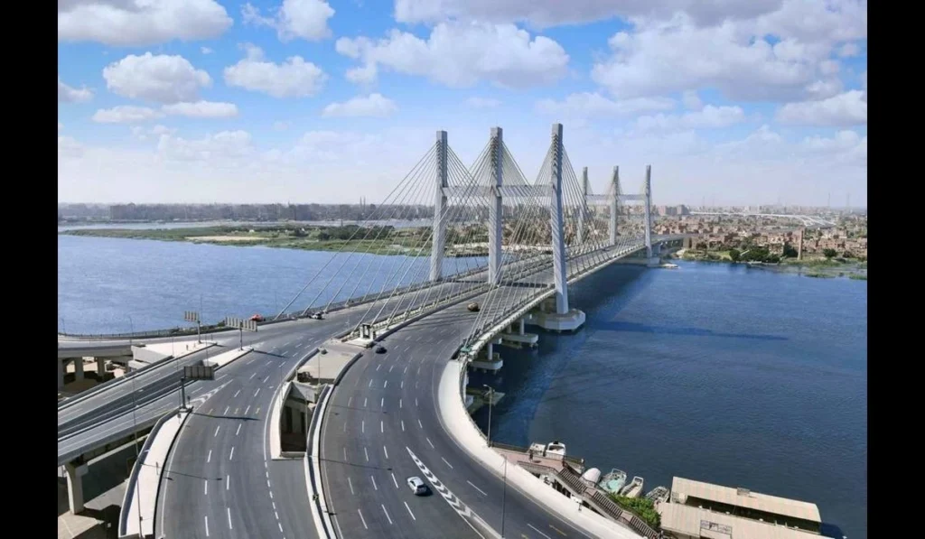 تأثير المولات الجديدة على أسعار الشقق: بتزود القيمة ولا بتعمل زحمة؟ 3 4 البنية التحتية القوية 1