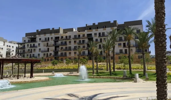 المسطحات المائية والحدائق في كمبوند ايست تاون سوديك التجمع الخامس